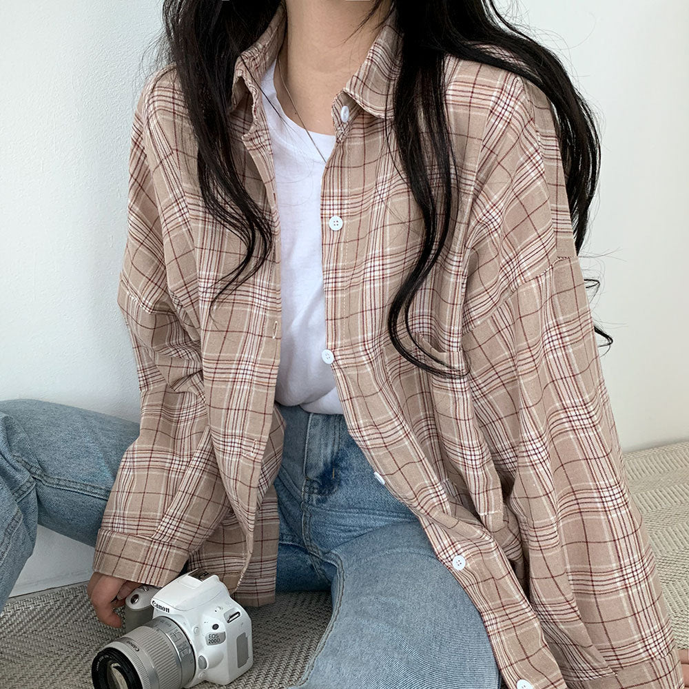 Versatile Plaid Shirt for Women – Loose Fit with Notched Collar for a Casual Style