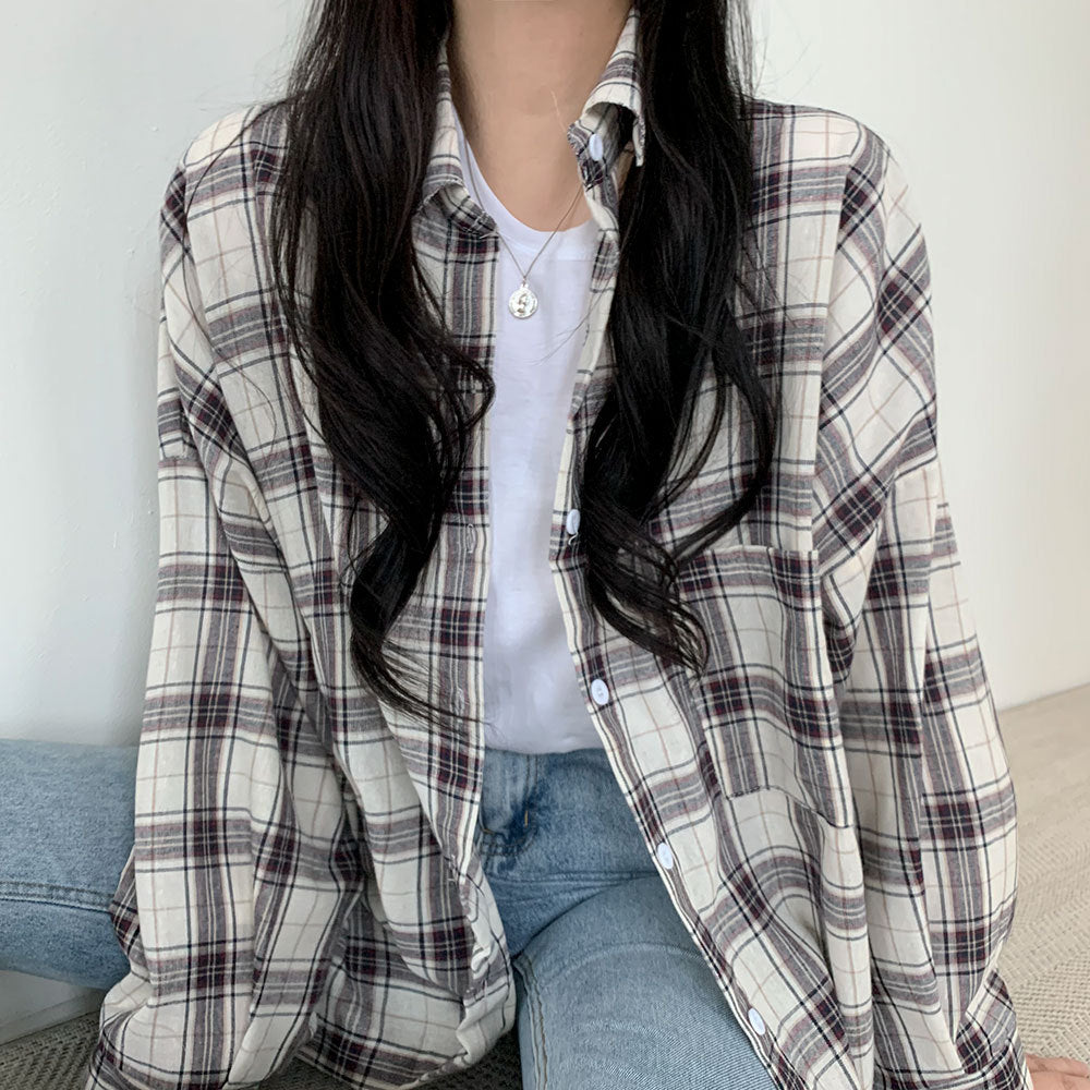 Versatile Plaid Shirt for Women – Loose Fit with Notched Collar for a Casual Style