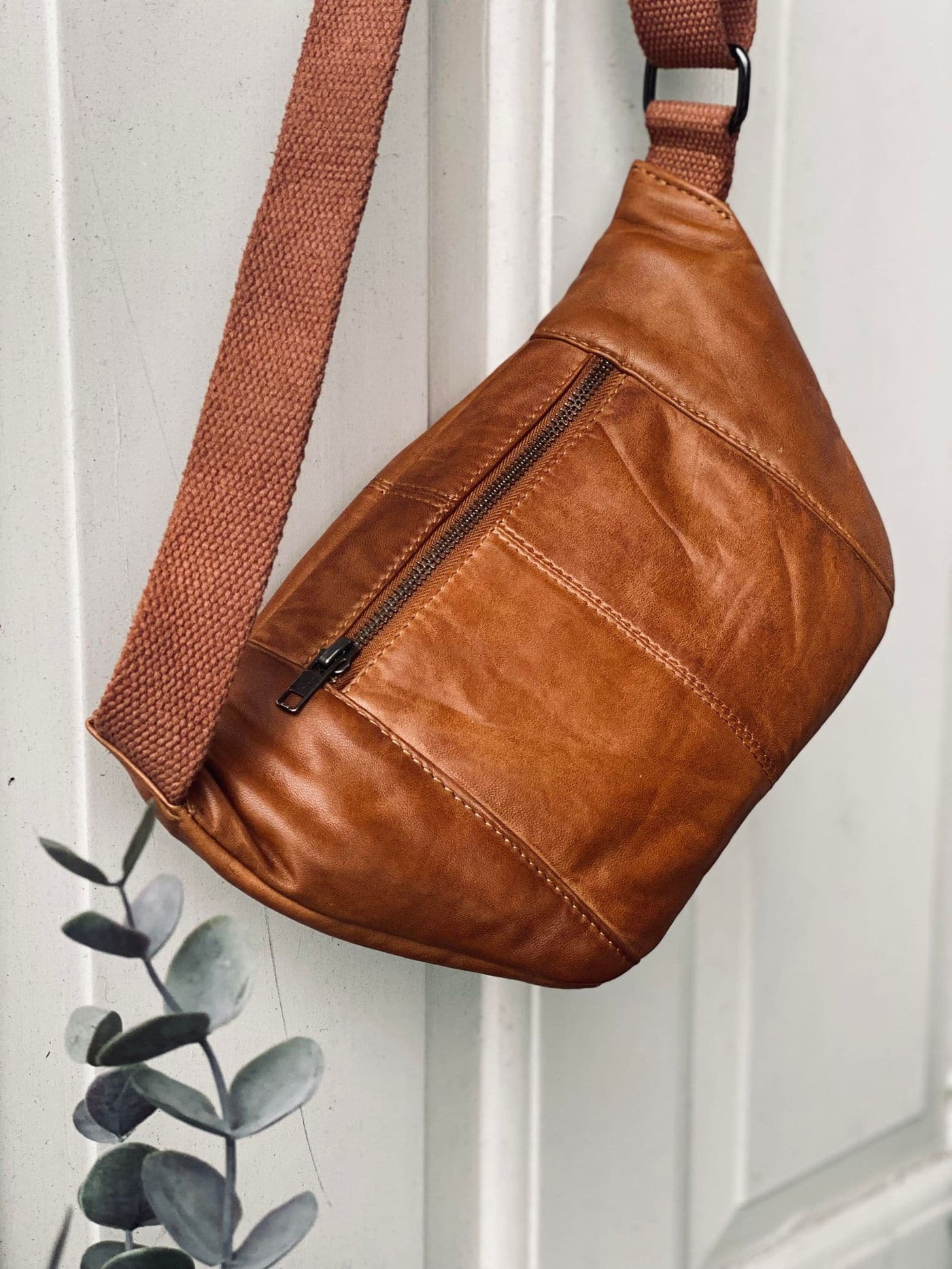 Unisex Belt Bag with Adjustable Strap for Everyday Use 3