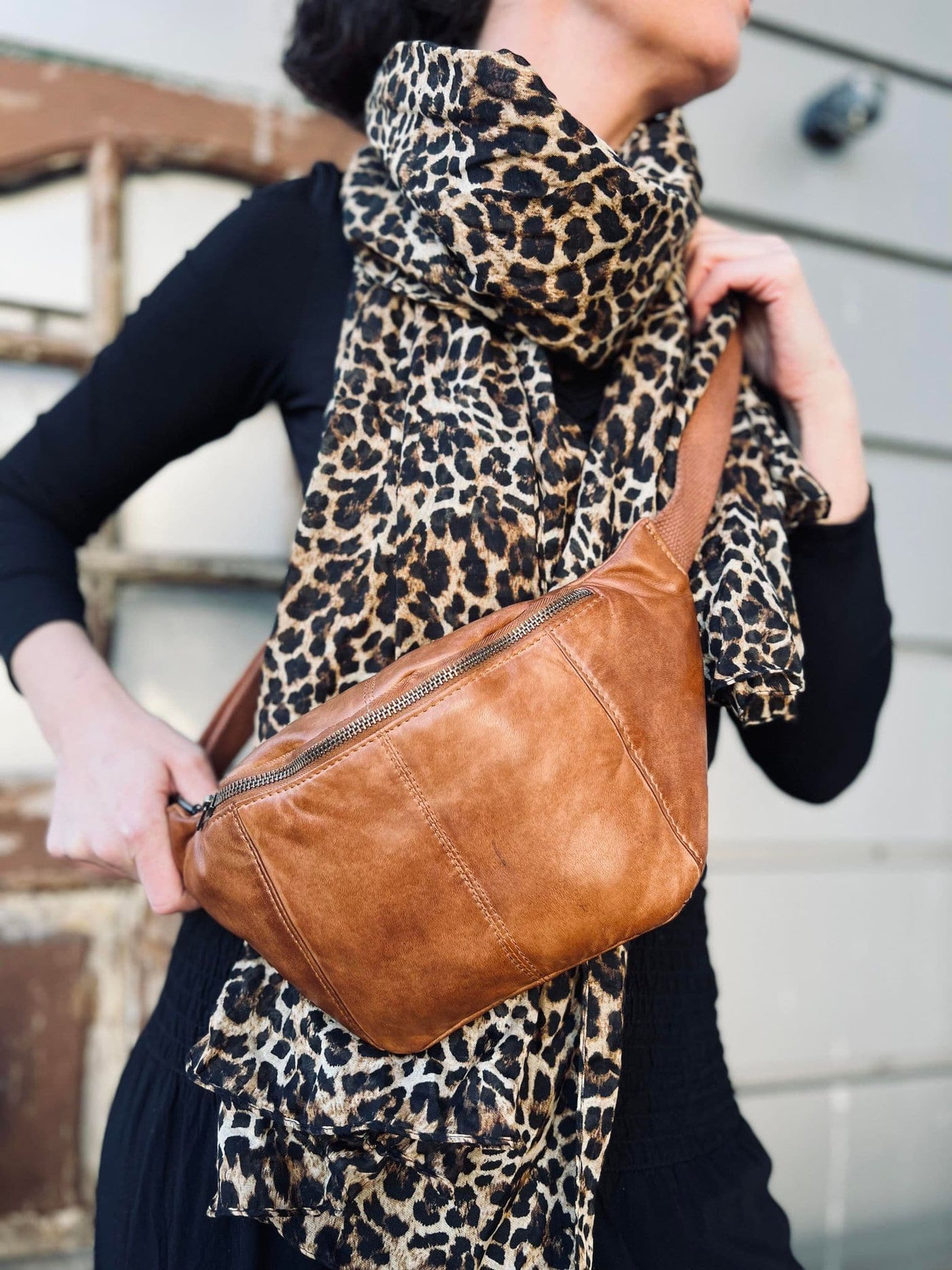 Unisex Belt Bag with Adjustable Strap for Everyday Use 5