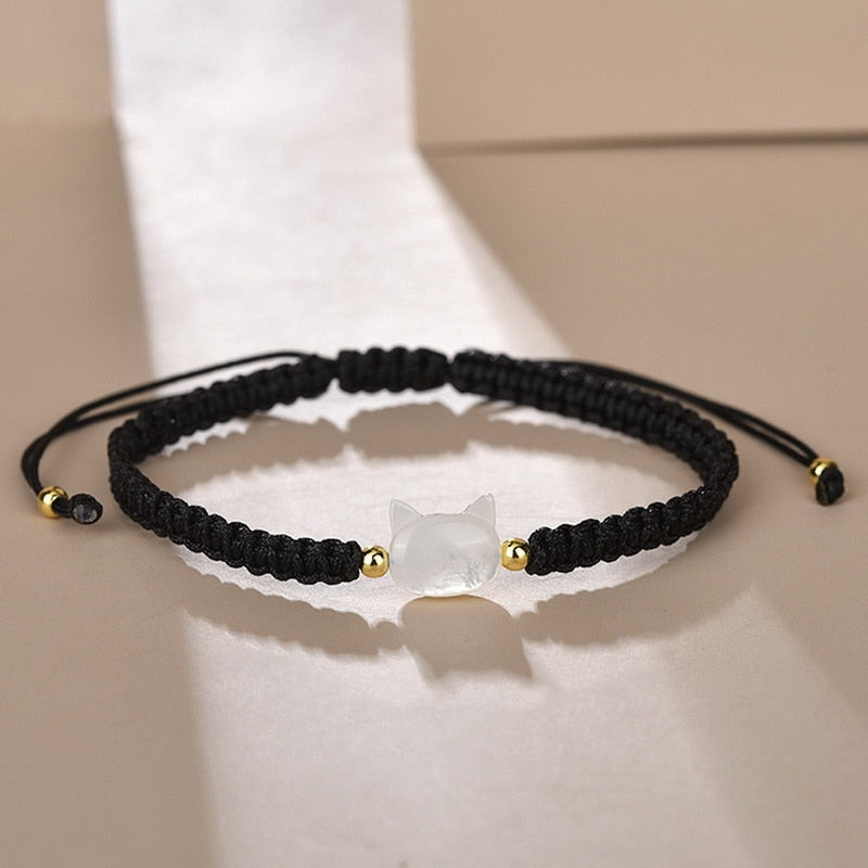 Women’s Bracelet with Minimalist Design and Adjustable Closure 2