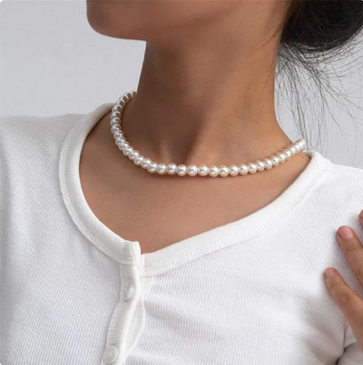 Women’s Pearl Necklace with Classic Design 0