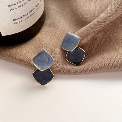 Women’s Stud Earrings with Circular Minimalist Design 2