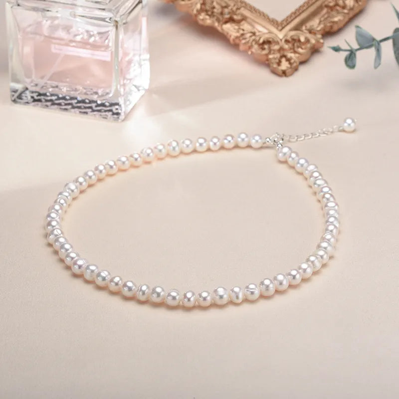 Women’s Necklace with Classic Design